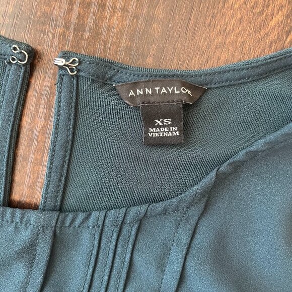 Ann Taylor Forest Green Women's Blouse Size XS - Picture 4 of 4